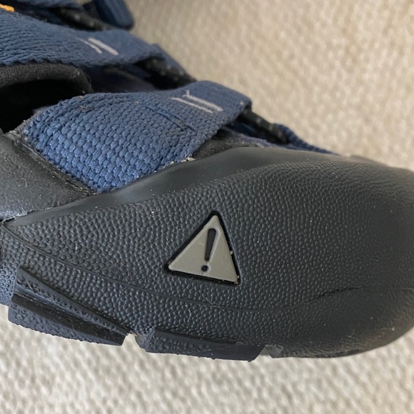 Keen men’s size 7.5 (8.5 women’s)  Blue rubber Sandals - Picture 15 of 16